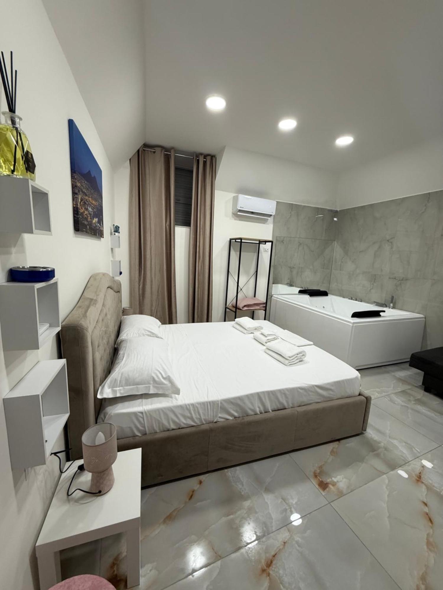 Caracciolo Suites 36 Neapel Exteriör bild